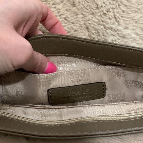 Michael Kors Leather Top Flap Shoulder Bag - Picture 7 of 8